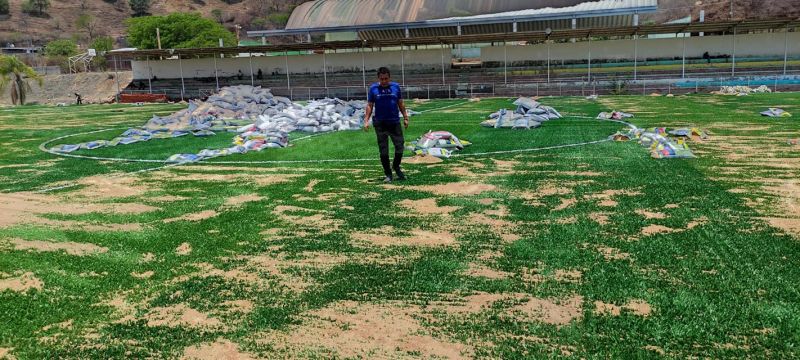 El Presidente supervisa avances de la cancha