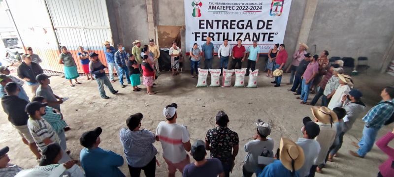 La entrega de fertilizante continua.