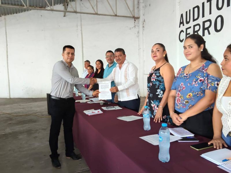 FIRMA Y ENTREGA EN COMODATO DE UN TERRENO PARA EL TELEBACHILLERATO